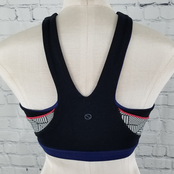 SHAPE | high neck sports bra - Picture 3 of 6